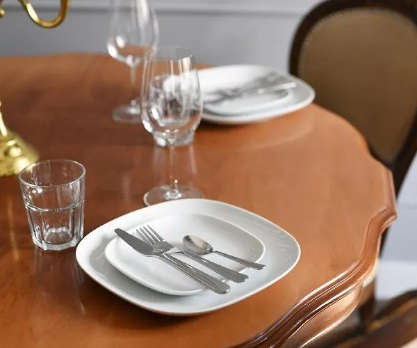 Market Square Spot アパート *